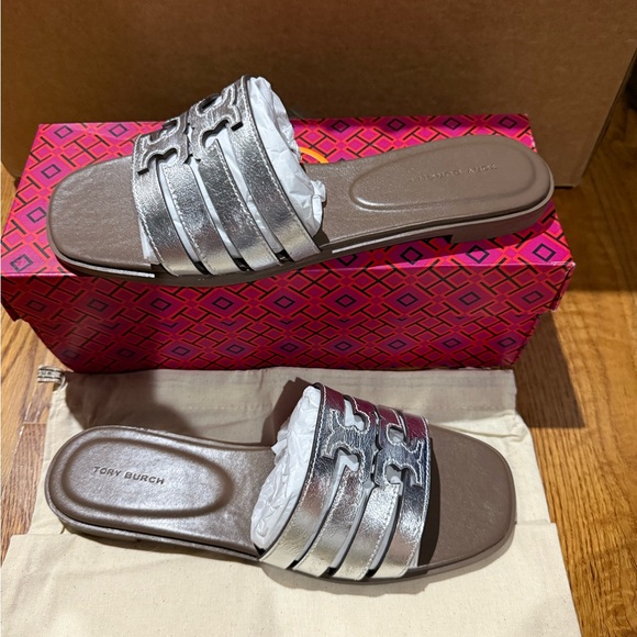 Tory Burch Silver Inez Sandals sz 9 new - Picture 1 of 4